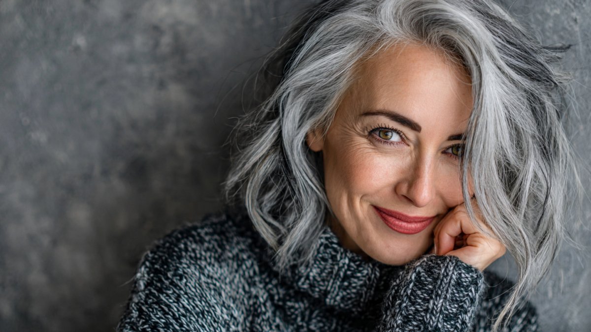Goodbye hair dye : the new trend to cover gray hair and look younger